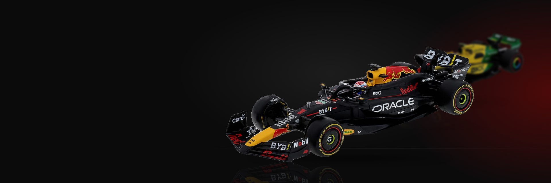Red Bull RB20 e McLaren de Fórmula 1 em miniatura